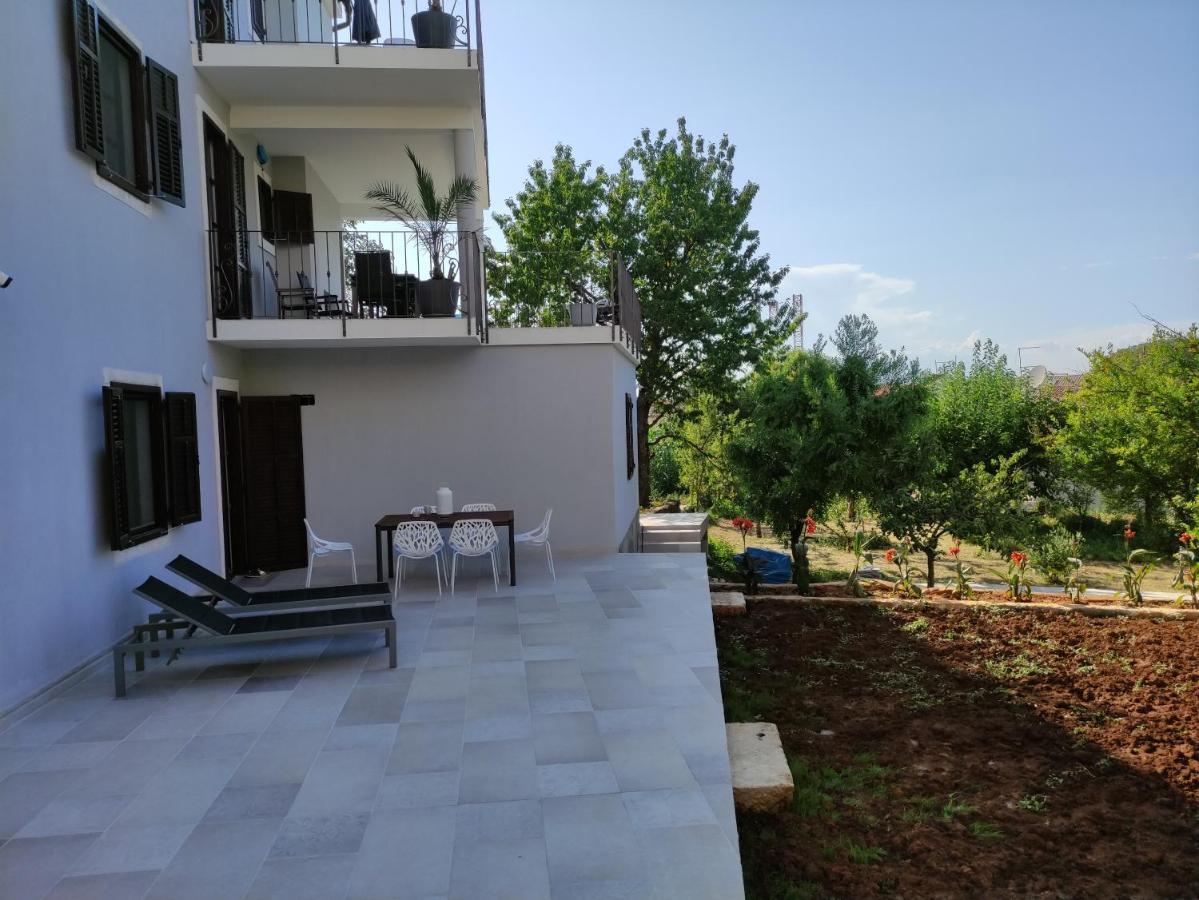 Apartvilla Castropola Eksteriør billede